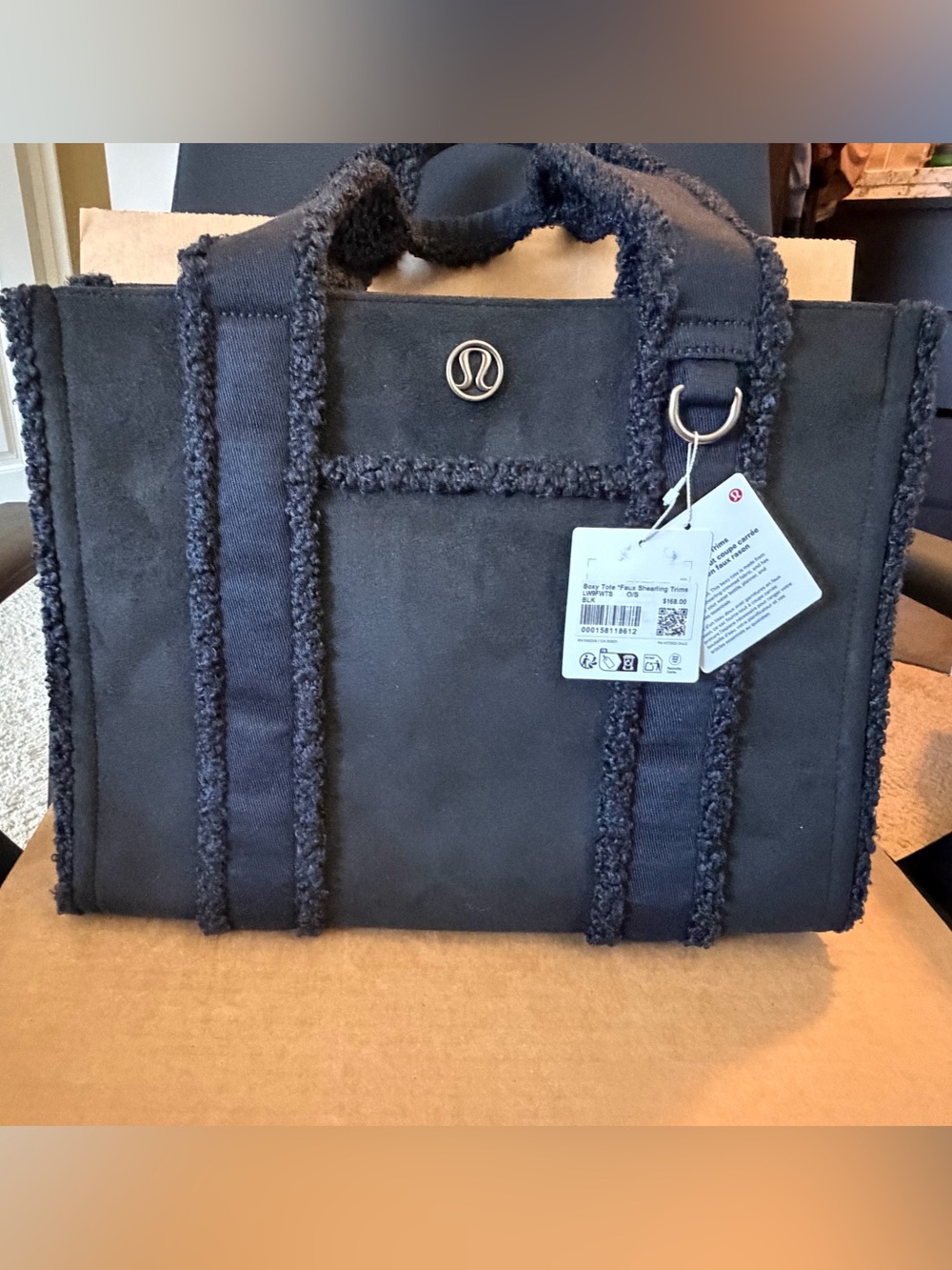 NWT Lululemon athletica Boxy Tote Black Shearling-Trim 10L